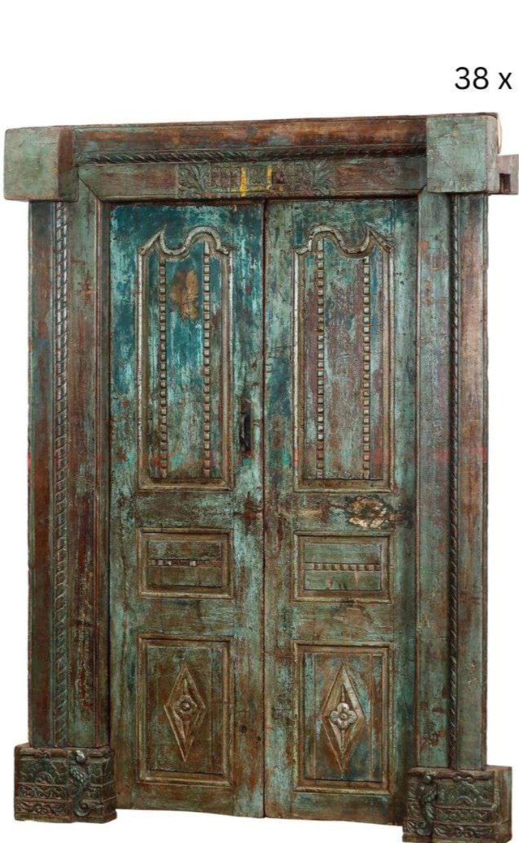 38 x 142 x 211 cm.