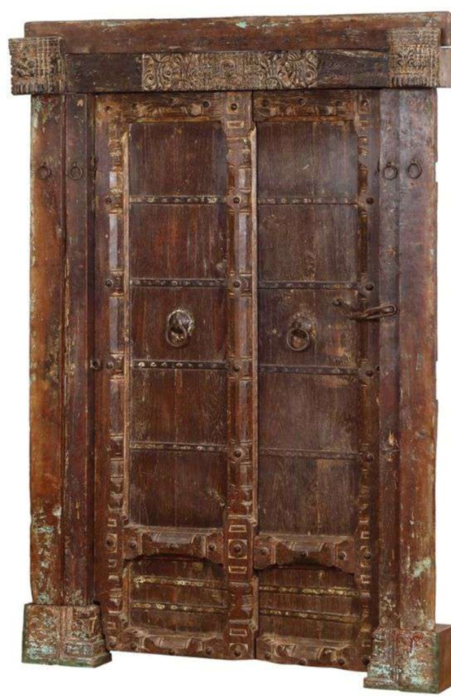 23 x 137 x 211 cm.